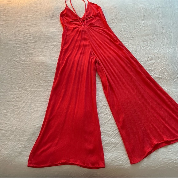 ASOS DESIGN Deep V Strappy Back Wide Leg Jumpsuit - Picture 6 of 7